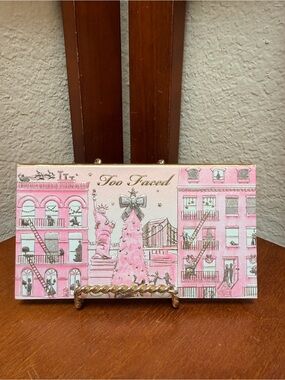 🔹New.. Too Faced Cosmetics ..Christmas in New York" Face and Eye Palette..